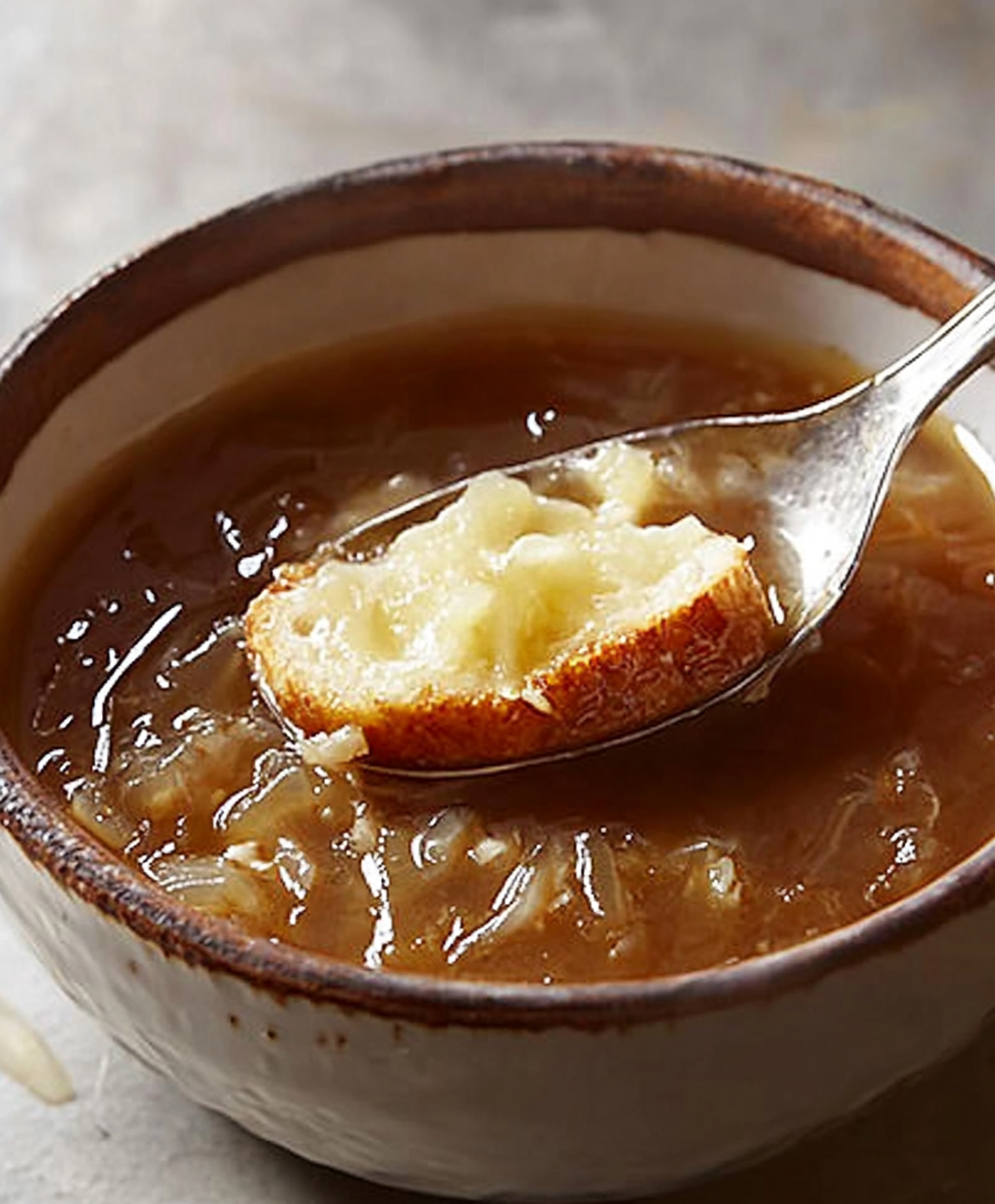 Slow Cooker French Onion Soup Recipe - easyrecipefeed.com